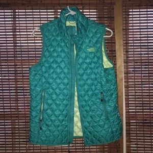 Women’s North Face zip up vest